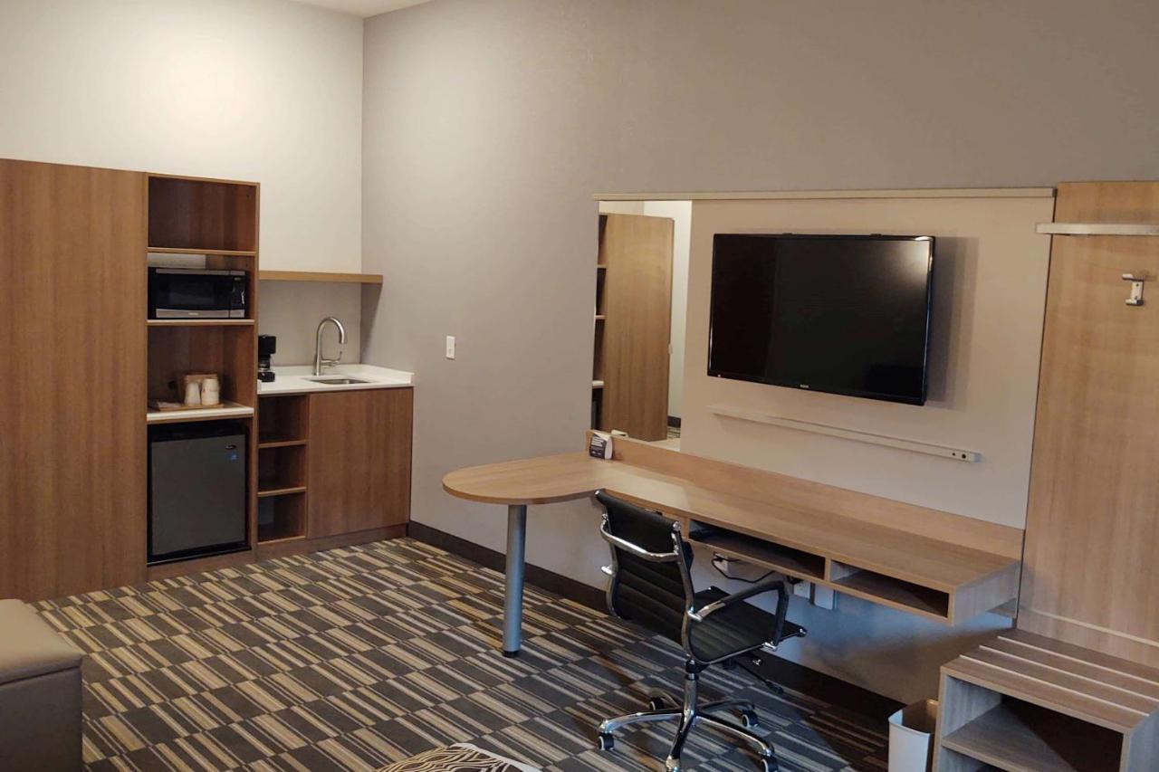 Microtel Inn & Suites By Wyndham Liberty Ne Kansas City Area Exterior photo